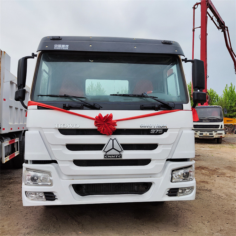 HOWO 6x4 375hp tractor-white - Dragbil: bild 5 HOWO 6x4 375hp tractor-white - Dragbil: bild 5