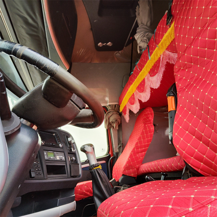 HOWO HOWO T7H-540 tractor-Red - Dragbil: bild 4 HOWO HOWO T7H-540 tractor-Red - Dragbil: bild 4