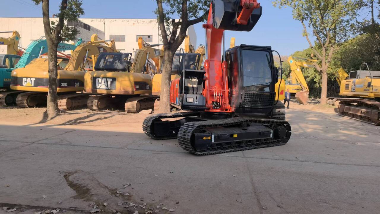 HITACHI ZX120 - Bandgrävare: bild 1 HITACHI ZX120 - Bandgrävare: bild 1