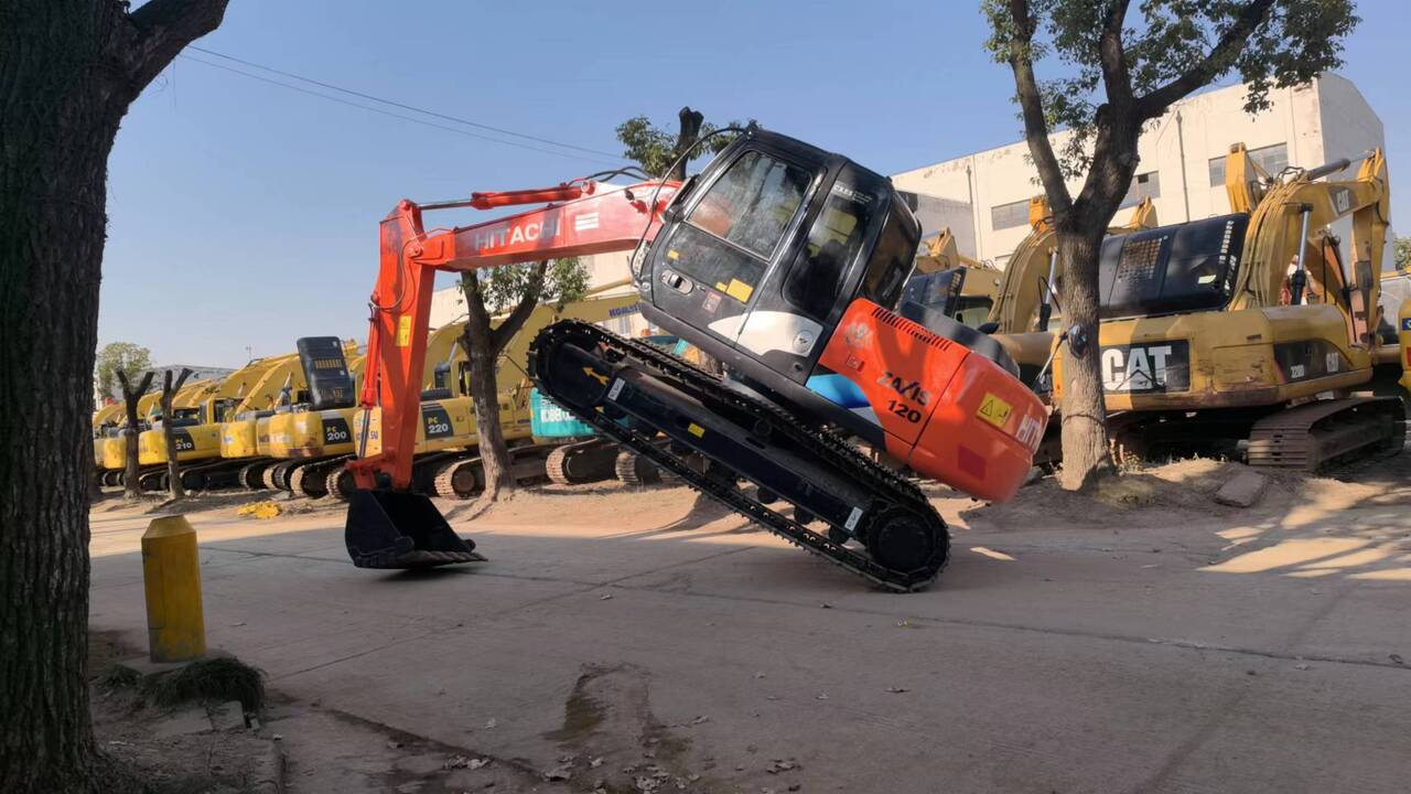 HITACHI ZX120 - Bandgrävare: bild 2 HITACHI ZX120 - Bandgrävare: bild 2