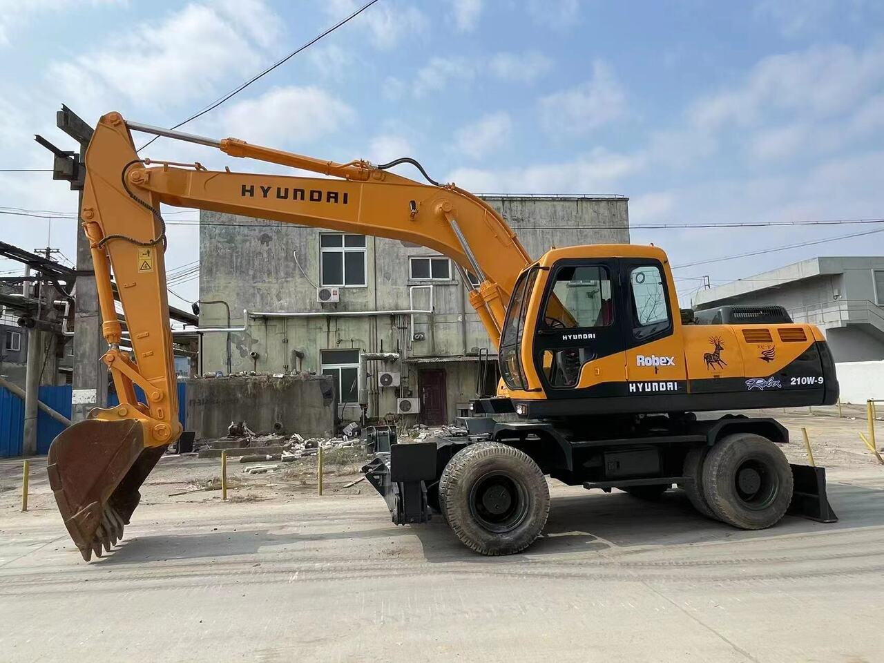 HYUNDAI 210W-9 - Grävmaskin på däck: bild 3 HYUNDAI 210W-9 - Grävmaskin på däck: bild 3