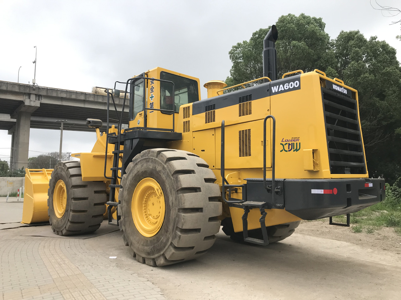 KOMATSU WA600-3 - Hjullastare: bild 2 KOMATSU WA600-3 - Hjullastare: bild 2