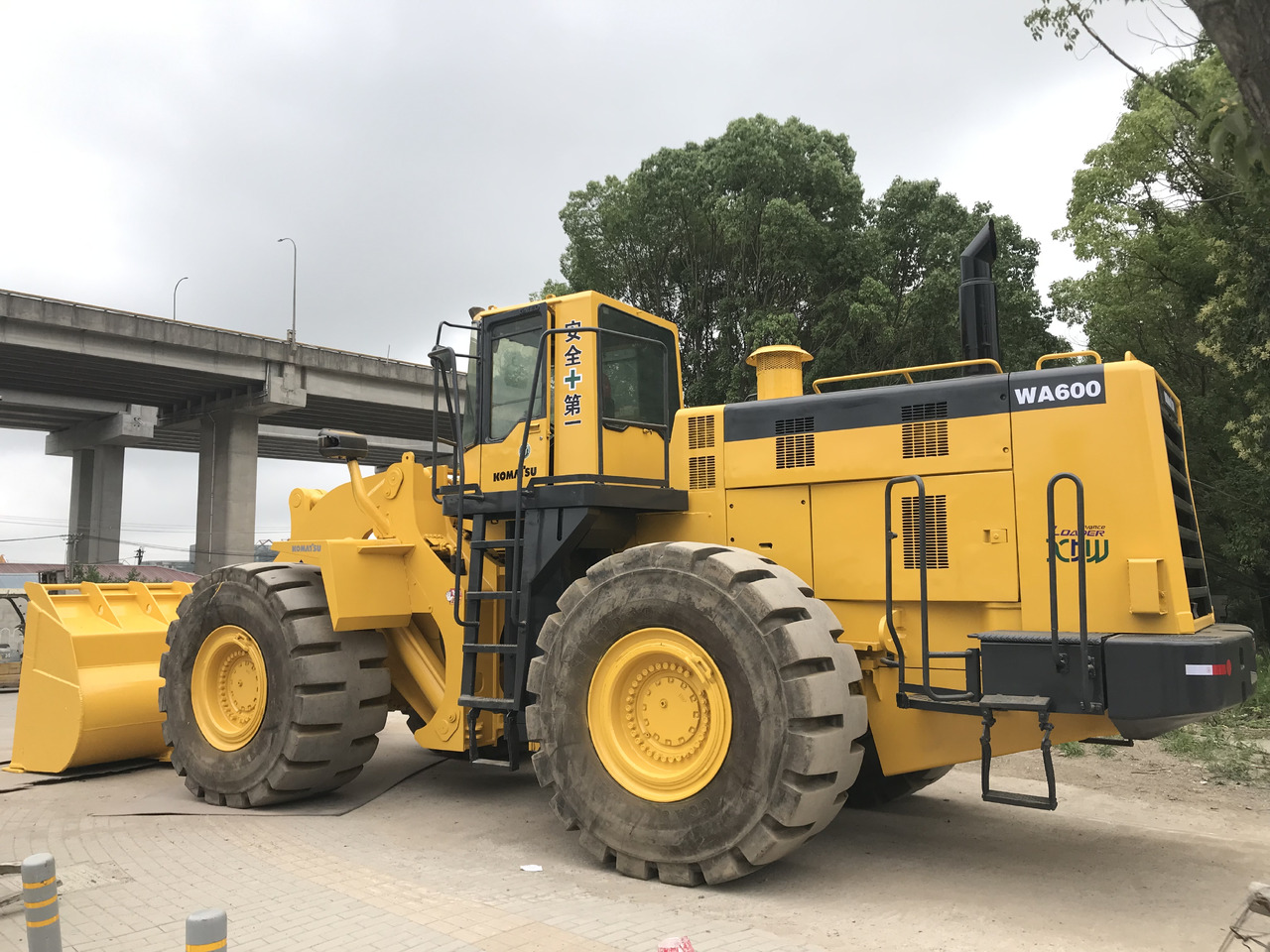 KOMATSU WA600-3 - Hjullastare: bild 4 KOMATSU WA600-3 - Hjullastare: bild 4