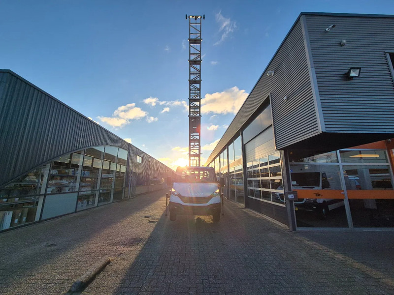 Iveco Daily 35S14/ Ladderlift 26m/ Leiterlift / Umzugslift/ Mobellift - Transportbil: bild 1 Iveco Daily 35S14/ Ladderlift 26m/ Leiterlift / Umzugslift/ Mobellift - Transportbil: bild 1