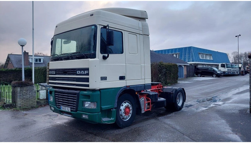 DAF XF 95.430 4x2 EURO 2 Manual Gearbox - Dragbil: bild 1 DAF XF 95.430 4x2 EURO 2 Manual Gearbox - Dragbil: bild 1