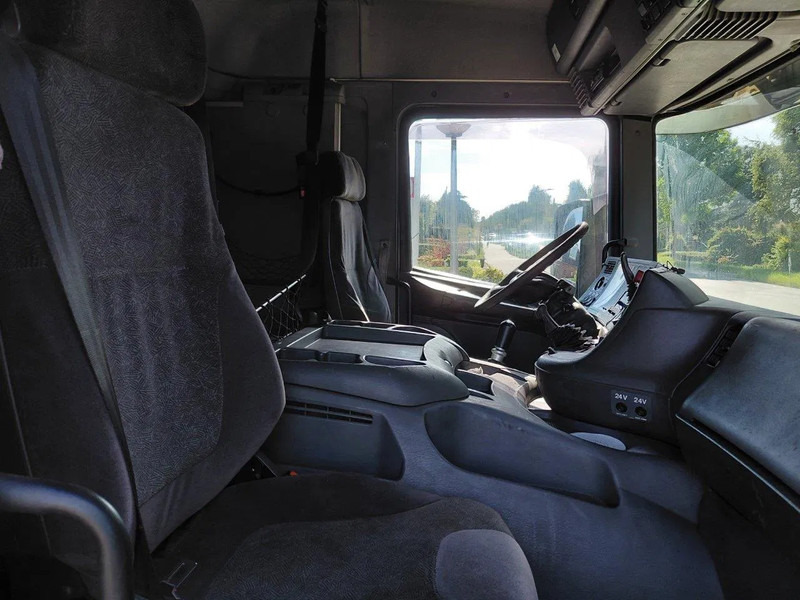 Scania P124-420 MANUAL + RETARDER !!!! 2 PIPES !!!! - Dragbil: bild 4 Scania P124-420 MANUAL + RETARDER !!!! 2 PIPES !!!! - Dragbil: bild 4