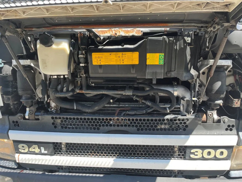 Scania P94-300 94 MANUAL GEARBOX AIRCO RETARDER 10-2004 - Dragbil: bild 3 Scania P94-300 94 MANUAL GEARBOX AIRCO RETARDER 10-2004 - Dragbil: bild 3