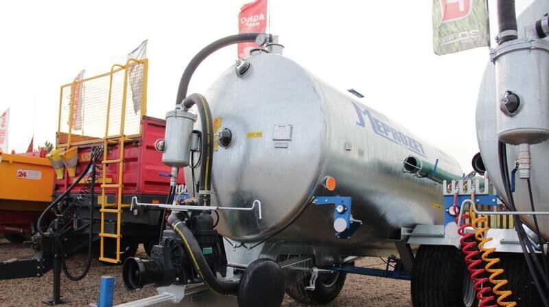 MEPROZET Güllefässer/ Slurry tanker/ Wóz asenizacyjny 5000 l / Cisterna d - Gödseltunna: bild 4 MEPROZET Güllefässer/ Slurry tanker/ Wóz asenizacyjny 5000 l / Cisterna d - Gödseltunna: bild 4