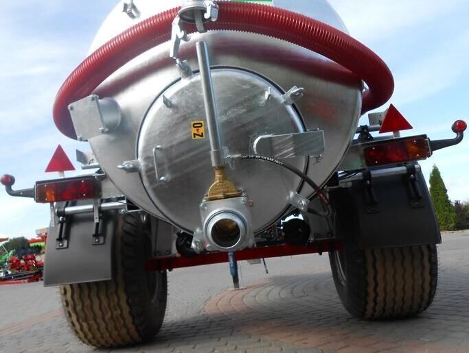 POMOT Single-axial tanker truck/ Beczkowóz wóz asenizacyjny 5000 l - Gödseltunna: bild 3 POMOT Single-axial tanker truck/ Beczkowóz wóz asenizacyjny 5000 l - Gödseltunna: bild 3