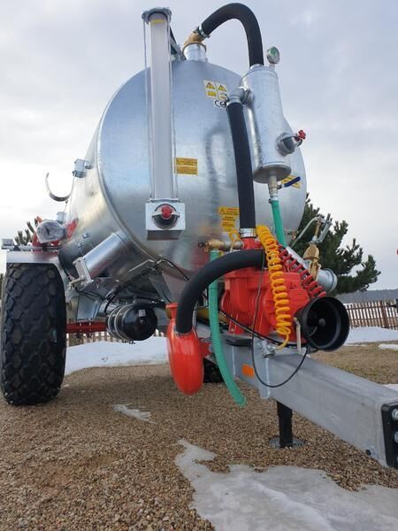 POMOT Single-axial tanker truck/ Beczkowóz wóz asenizacyjny 8000 l - Gödseltunna: bild 4 POMOT Single-axial tanker truck/ Beczkowóz wóz asenizacyjny 8000 l - Gödseltunna: bild 4