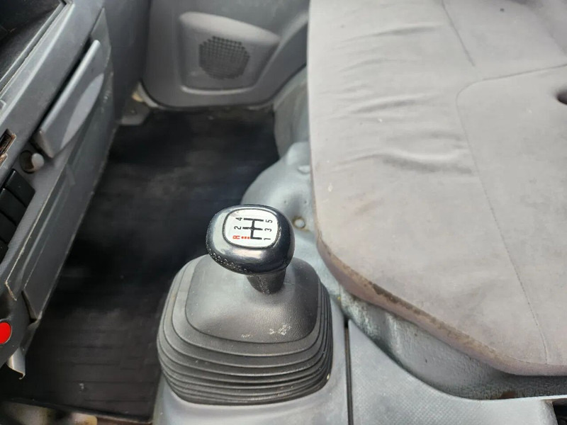 Transportbil med tippflak Isuzu N 2011, 3.0L, Euro 5, 157000km, Manual, New APK/TUV: bild 14 Transportbil med tippflak Isuzu N 2011, 3.0L, Euro 5, 157000km, Manual, New APK/TUV: bild 14