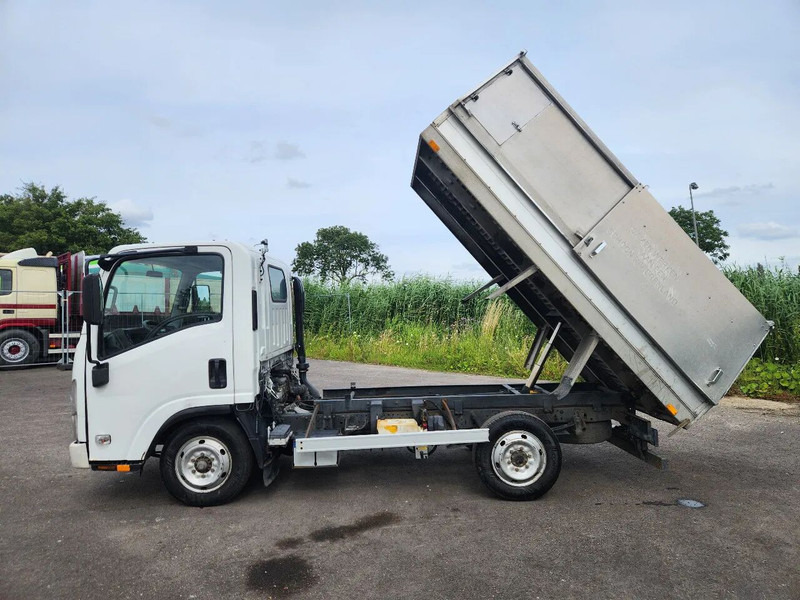 Transportbil med tippflak Isuzu N 2011, 3.0L, Euro 5, 157000km, Manual, New APK/TUV: bild 10 Transportbil med tippflak Isuzu N 2011, 3.0L, Euro 5, 157000km, Manual, New APK/TUV: bild 10