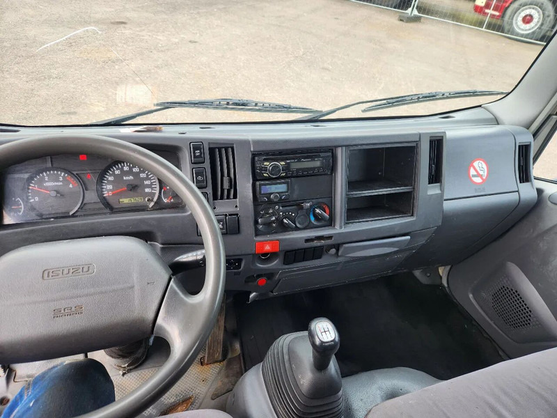 Transportbil med tippflak Isuzu N 2011, 3.0L, Euro 5, 157000km, Manual, New APK/TUV: bild 12 Transportbil med tippflak Isuzu N 2011, 3.0L, Euro 5, 157000km, Manual, New APK/TUV: bild 12