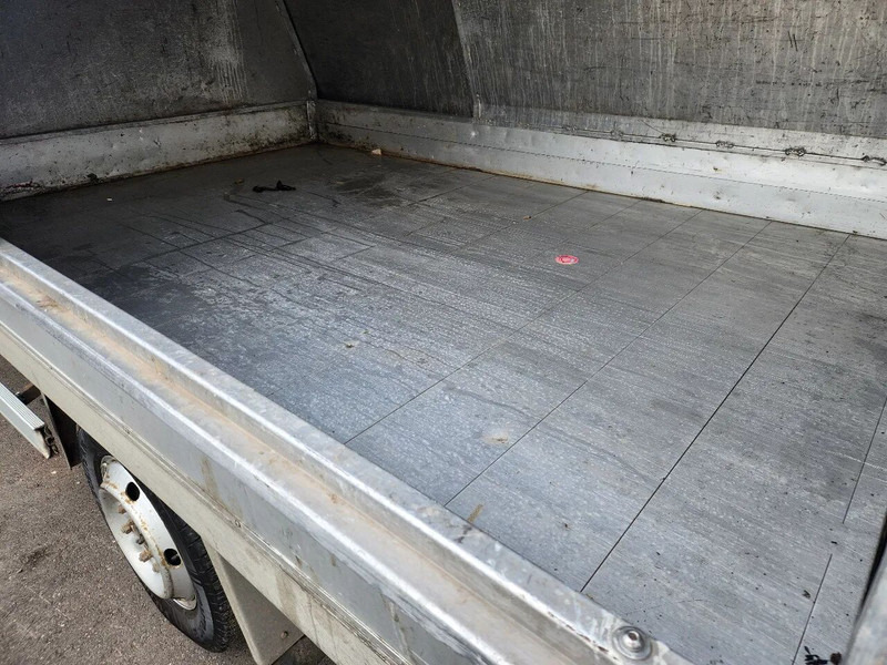 Transportbil med tippflak Isuzu N 2011, 3.0L, Euro 5, 157000km, Manual, New APK/TUV: bild 19 Transportbil med tippflak Isuzu N 2011, 3.0L, Euro 5, 157000km, Manual, New APK/TUV: bild 19