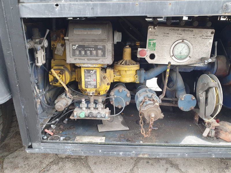 Volvo FL7 260 6x2 21550 Liter Gas tank truck ID 2.171 - Tankbil: bild 5 Volvo FL7 260 6x2 21550 Liter Gas tank truck ID 2.171 - Tankbil: bild 5