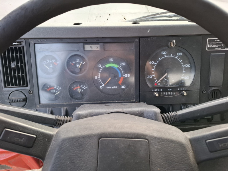 Volvo FL7 260 6x2 21550 Liter Gas tank truck ID 2.171 - Tankbil: bild 4 Volvo FL7 260 6x2 21550 Liter Gas tank truck ID 2.171 - Tankbil: bild 4