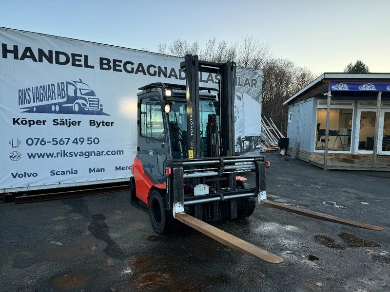 Toyota 8FBMT45 Electric, 3.600h, 2015 - Eltruck: bild 1 Toyota 8FBMT45 Electric, 3.600h, 2015 - Eltruck: bild 1