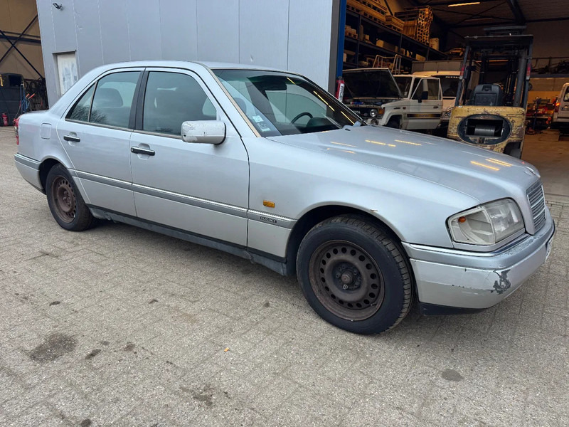 Mercedes-Benz C-Klasse **C250 DIESEL-AIRCO-VOITURE FRANCAIS-FRENCH CAR** - Sedan: bild 1 Mercedes-Benz C-Klasse **C250 DIESEL-AIRCO-VOITURE FRANCAIS-FRENCH CAR** - Sedan: bild 1