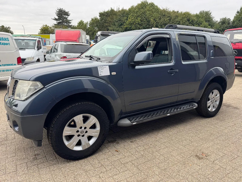 Nissan Pathfinder **2,5D-AIRCO-BELGIAN CAR** - Personbil: bild 1 Nissan Pathfinder **2,5D-AIRCO-BELGIAN CAR** - Personbil: bild 1