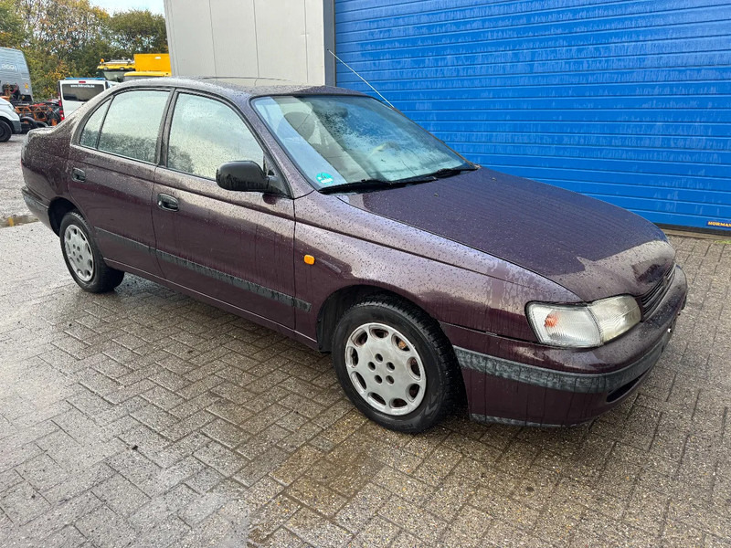 Toyota Carina E **2.0 PETROL-ESSENCE** - Sedan: bild 1 Toyota Carina E **2.0 PETROL-ESSENCE** - Sedan: bild 1
