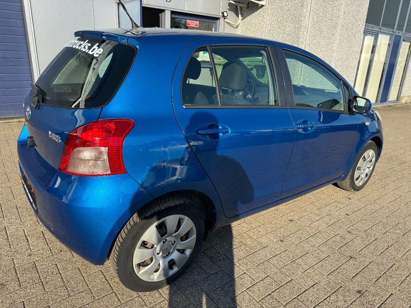 Toyota Yaris **PETROL-ESSENCE-AC** - Hatchback/ Halvkombi: bild 4 Toyota Yaris **PETROL-ESSENCE-AC** - Hatchback/ Halvkombi: bild 4