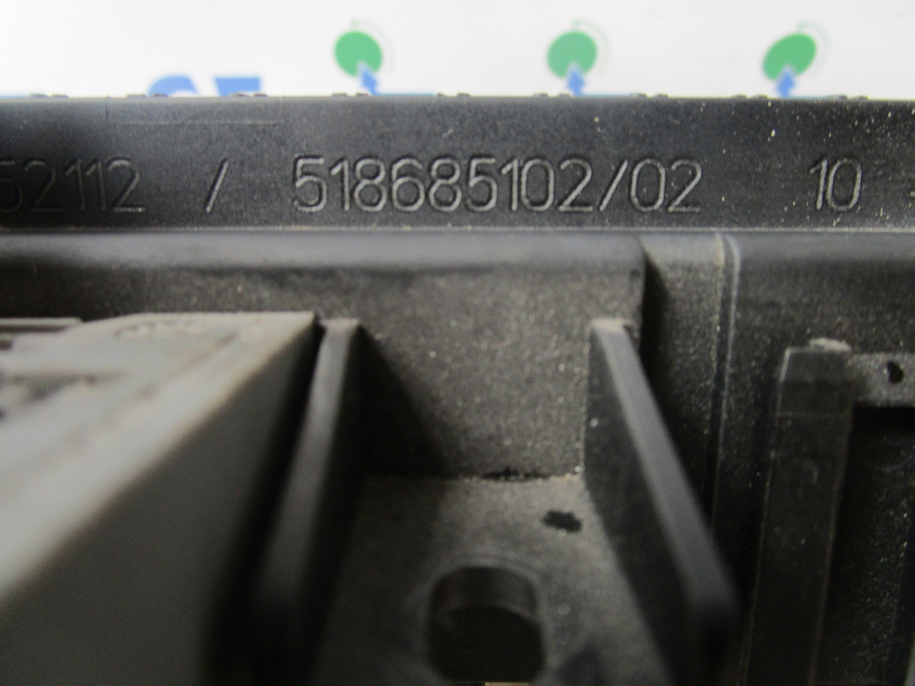 DAF CF 65 FUSEBOARD P/NO 518685102/02 - Elektriskt system för Lastbil: bild 2 DAF CF 65 FUSEBOARD P/NO 518685102/02 - Elektriskt system för Lastbil: bild 2