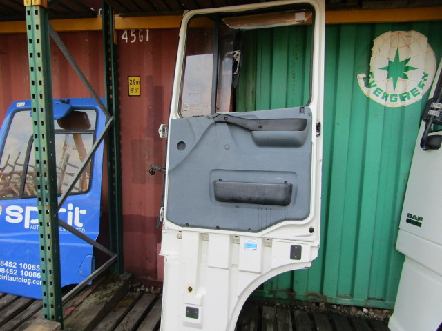 DAF XF 95 OFF/SIDE(DRIVERS) COMPLETE DOOR - Hytt och interiör för Lastbil: bild 2 DAF XF 95 OFF/SIDE(DRIVERS) COMPLETE DOOR - Hytt och interiör för Lastbil: bild 2