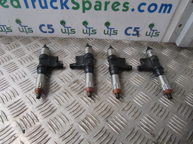 ISUZU NQR / N75 EURO 4 DENSO INJECTORS (4) P/NO 636302J00038 - Bränslesystem för Lastbil: bild 1 ISUZU NQR / N75 EURO 4 DENSO INJECTORS (4) P/NO 636302J00038 - Bränslesystem för Lastbil: bild 1