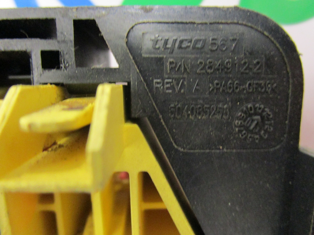 IVECO DAILY 3.0 FUSEBOARD P/NO 284912-2 - Elektriskt system för Lastbil: bild 2 IVECO DAILY 3.0 FUSEBOARD P/NO 284912-2 - Elektriskt system för Lastbil: bild 2