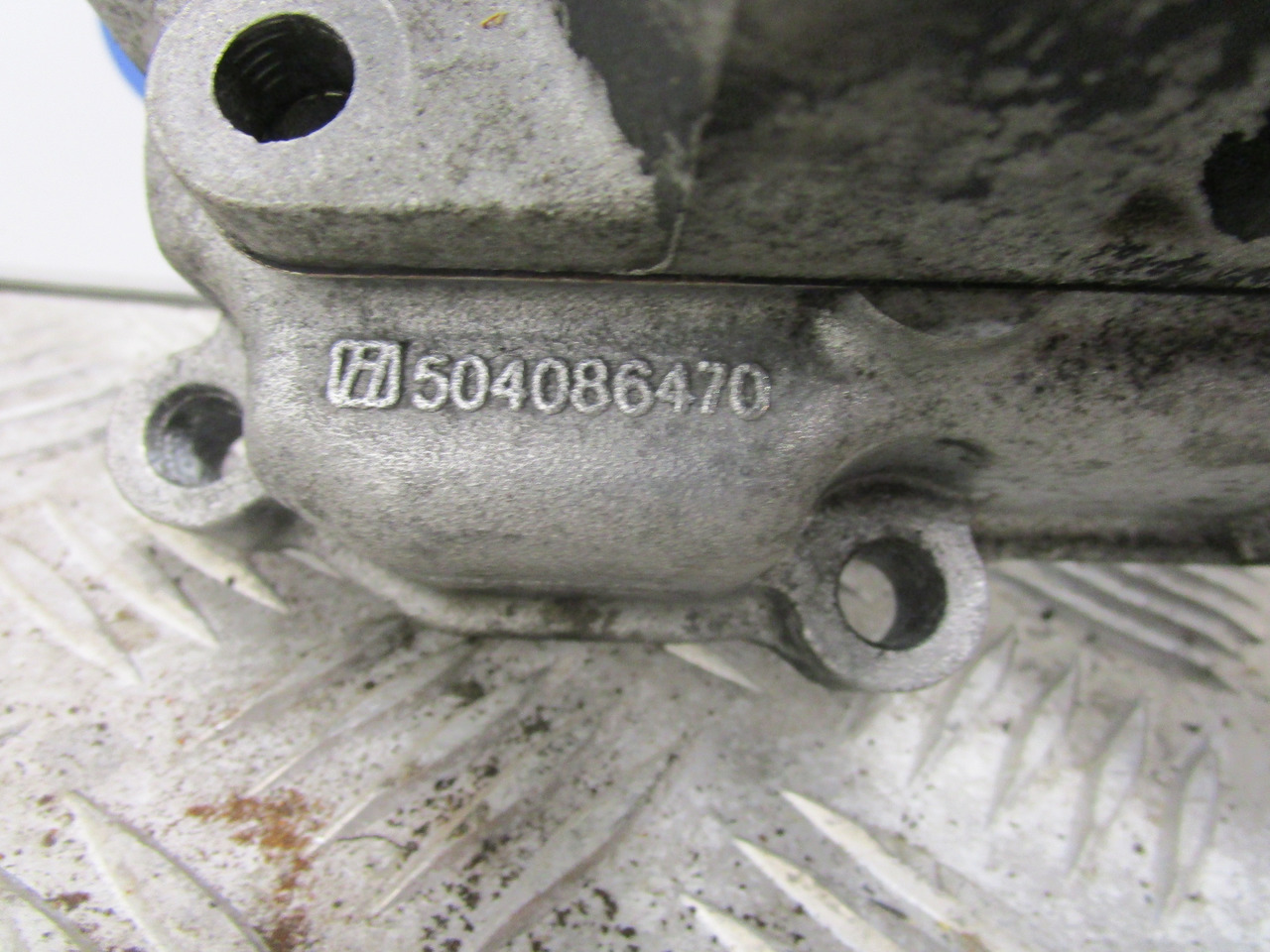 IVECO DAILY 3.0 OIL FILTER HOUSING P/NO 504086471 504086470 - Motor och reservdelar för Lastbil: bild 3 IVECO DAILY 3.0 OIL FILTER HOUSING P/NO 504086471 504086470 - Motor och reservdelar för Lastbil: bild 3