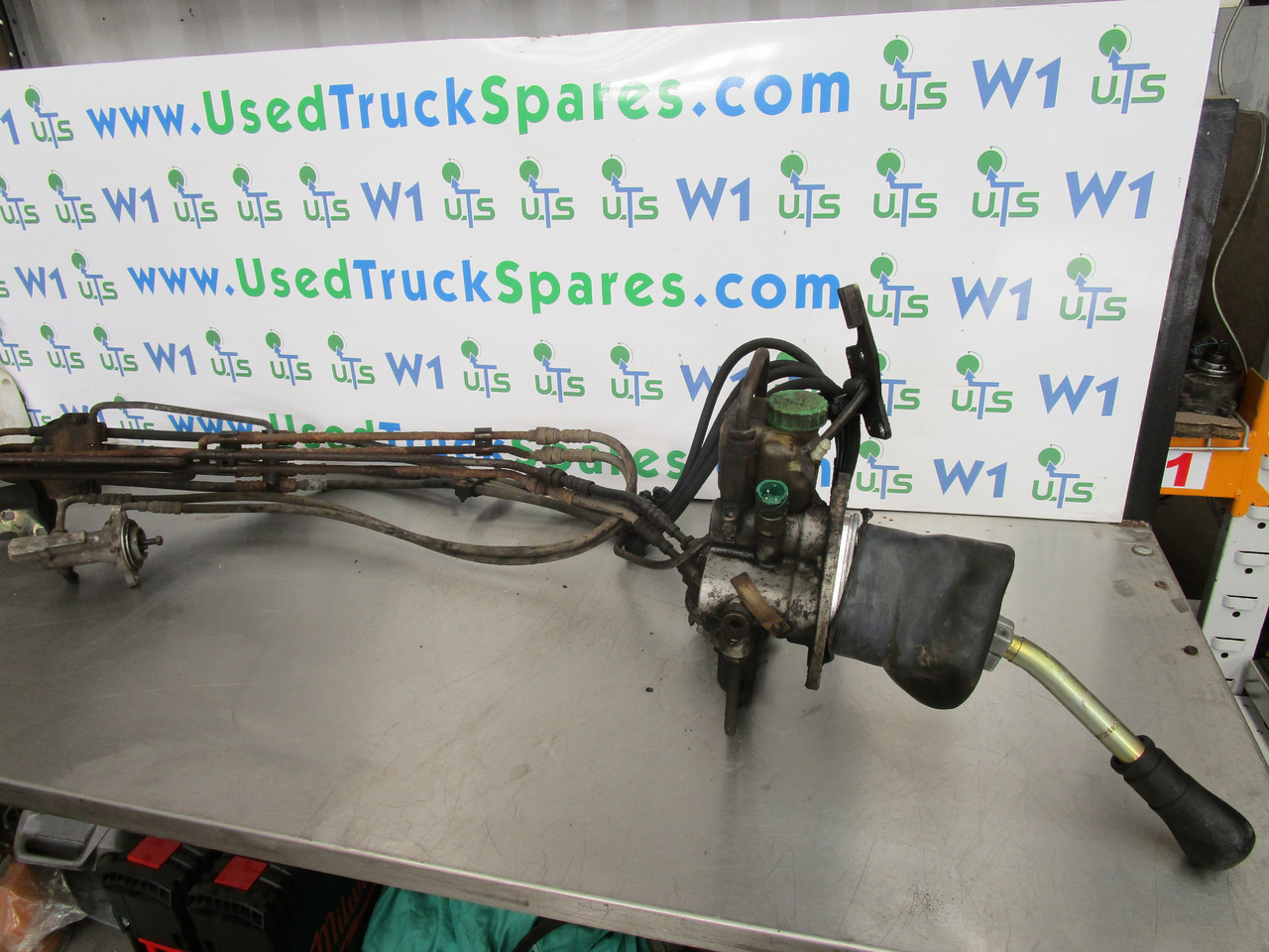 MERCEDES AXOR HYDRAULIC GEARCHANGE 9 SPEED - Hytt och interiör för Lastbil: bild 1 MERCEDES AXOR HYDRAULIC GEARCHANGE 9 SPEED - Hytt och interiör för Lastbil: bild 1