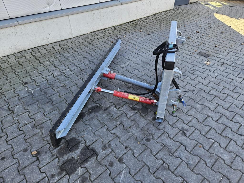 Fliegl Gummi-Schiebeschild - Frontlastar för traktor: bild 4 Fliegl Gummi-Schiebeschild - Frontlastar för traktor: bild 4