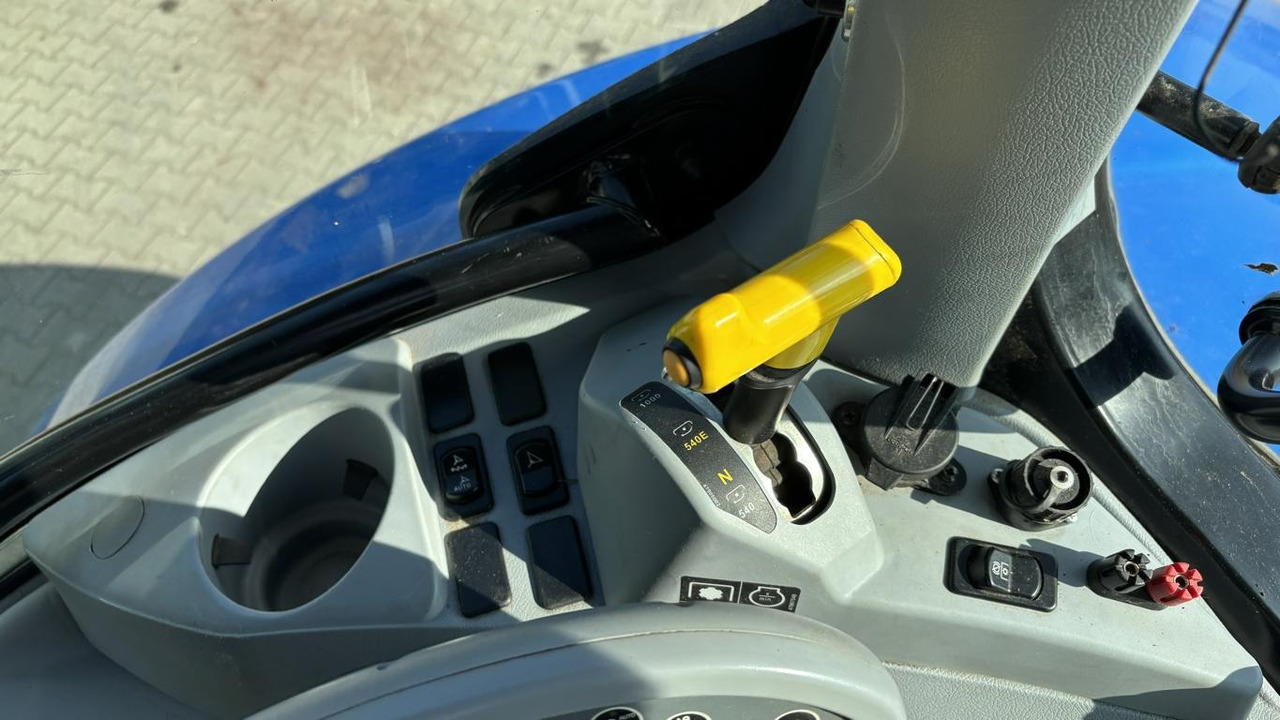 New Holland T 7.210 - Traktor: bild 3 New Holland T 7.210 - Traktor: bild 3