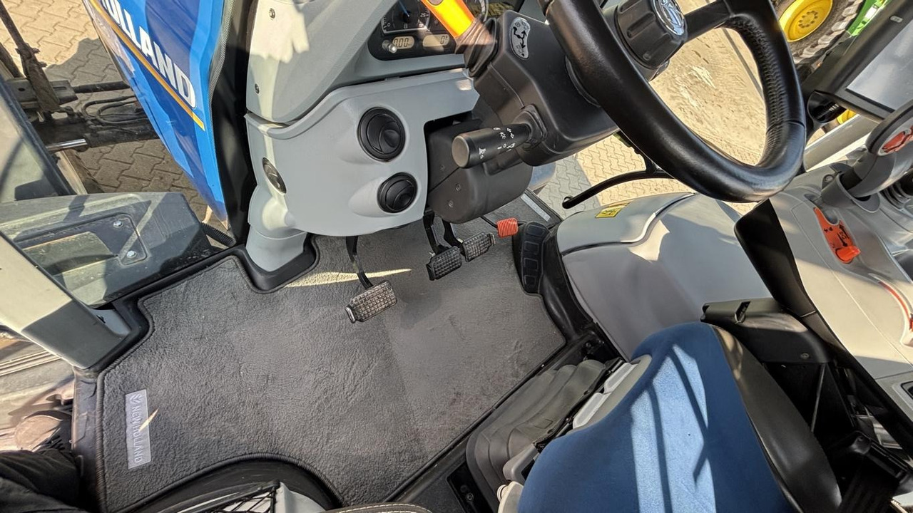 New Holland T 7.210 - Traktor: bild 2 New Holland T 7.210 - Traktor: bild 2