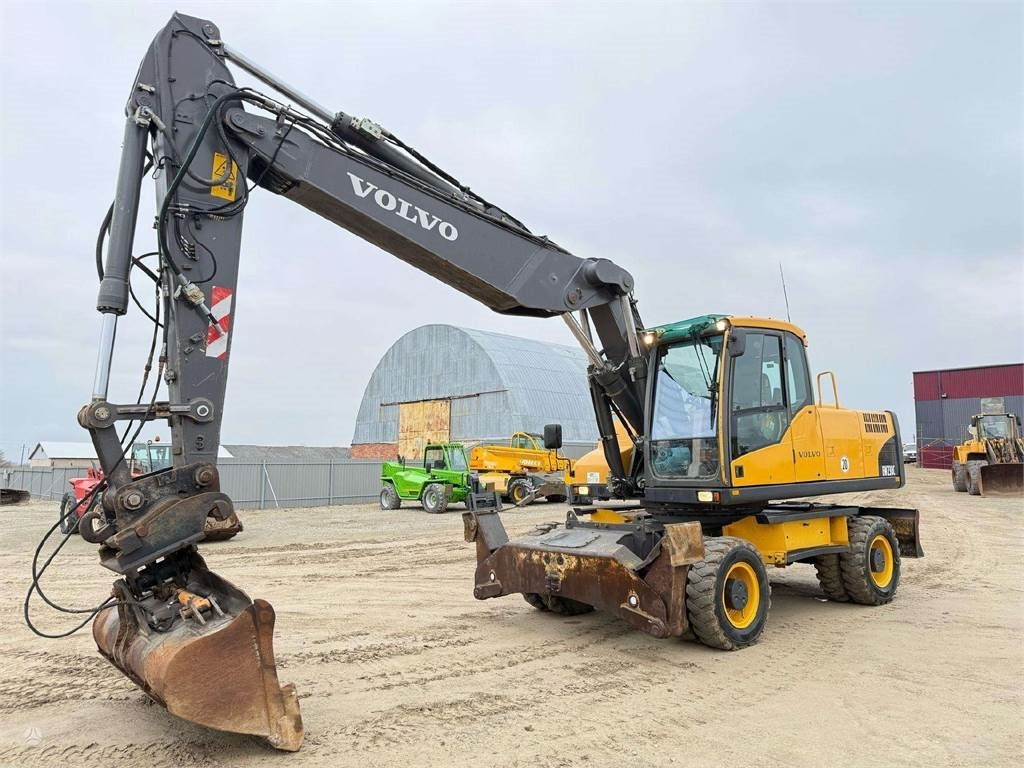 Grävmaskin på däck Volvo EW 230 C, 25 ton: bild 1