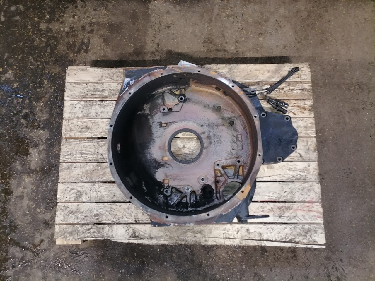 MAN Flywheel housing 51014013232 - Svänghjul för Lastbil: bild 1 MAN Flywheel housing 51014013232 - Svänghjul för Lastbil: bild 1