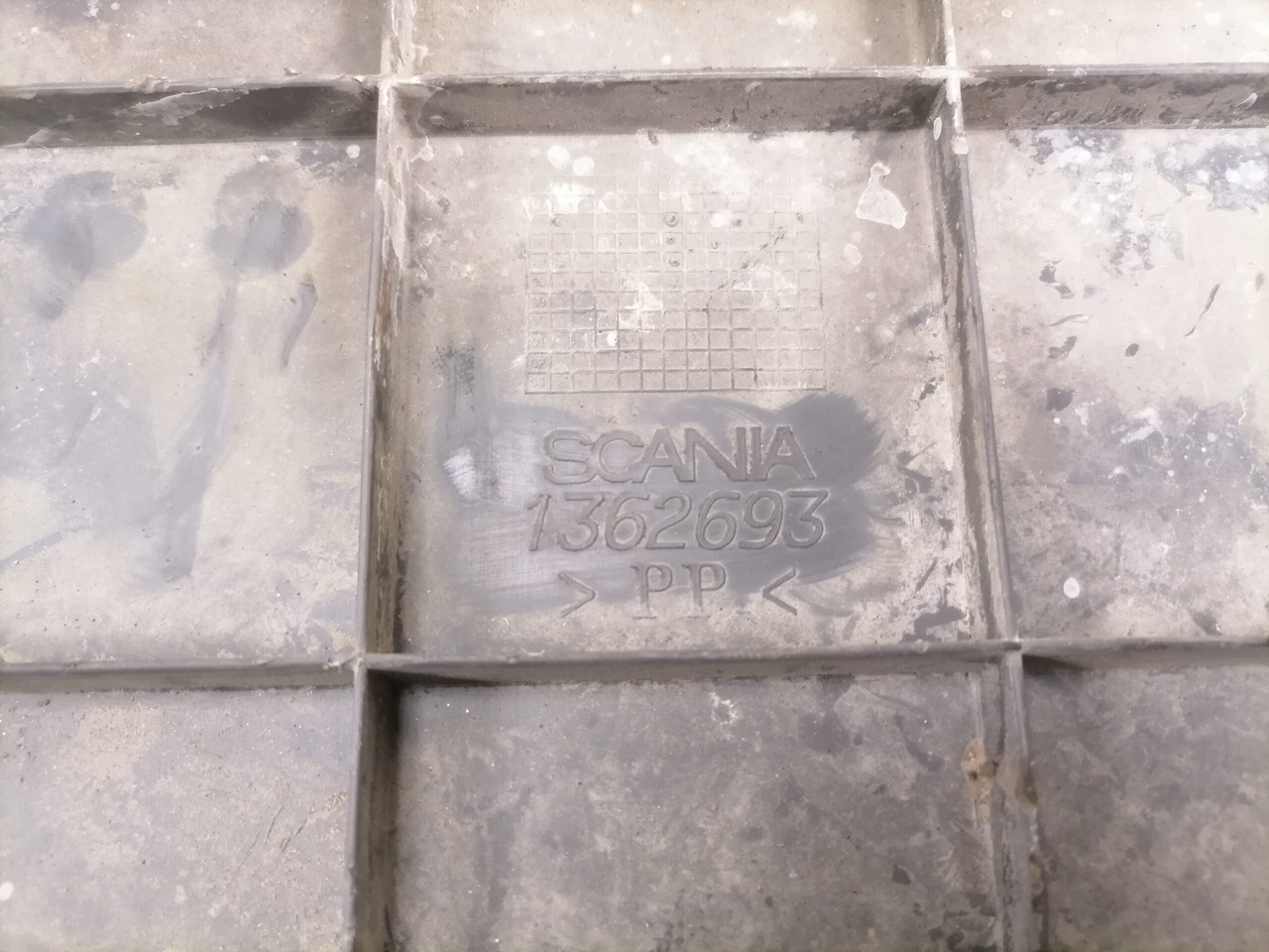 Scania Battery cover 1362693 - Batteri för Lastbil: bild 4 Scania Battery cover 1362693 - Batteri för Lastbil: bild 4