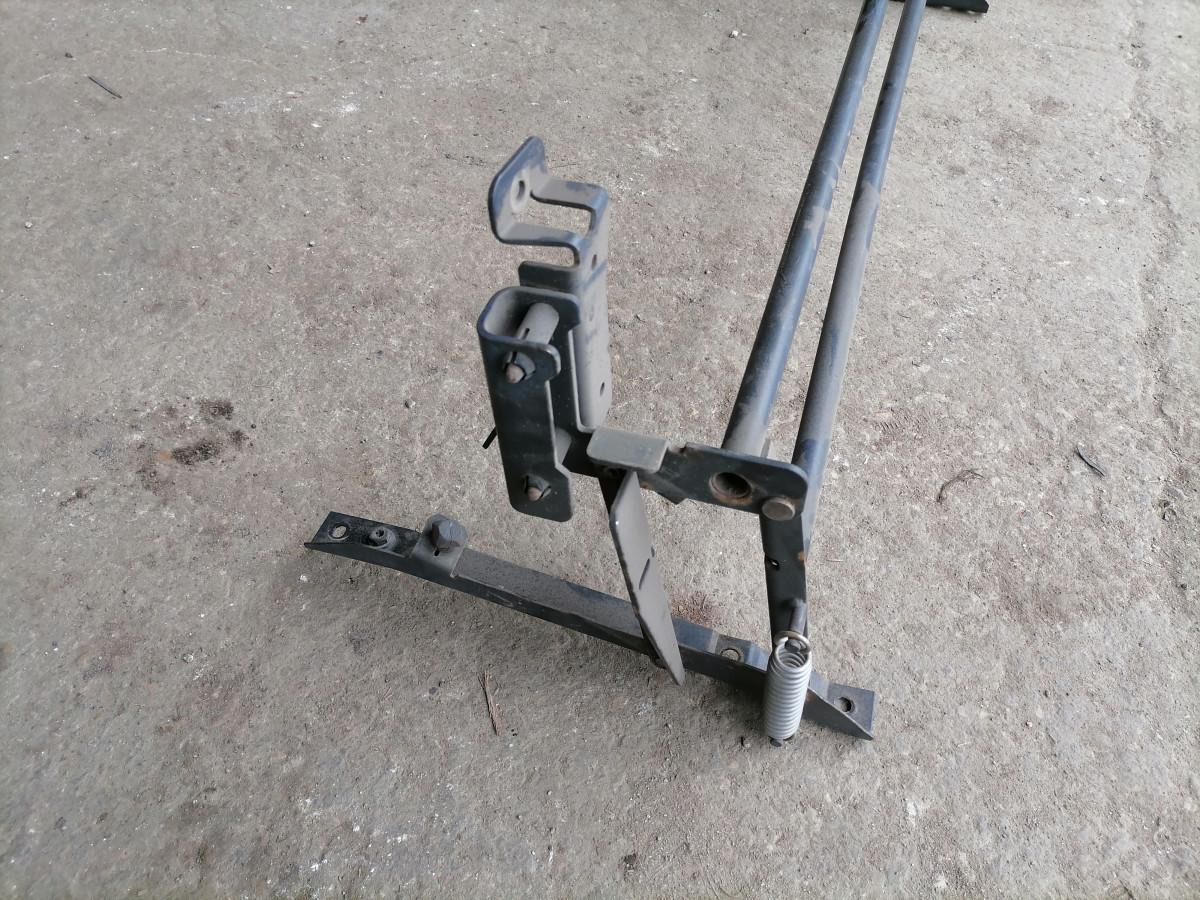 Scania Kabiini tuulesuunaja kandur 1383829 - Aerodynamik/ Spoiler för Lastbil: bild 3 Scania Kabiini tuulesuunaja kandur 1383829 - Aerodynamik/ Spoiler för Lastbil: bild 3