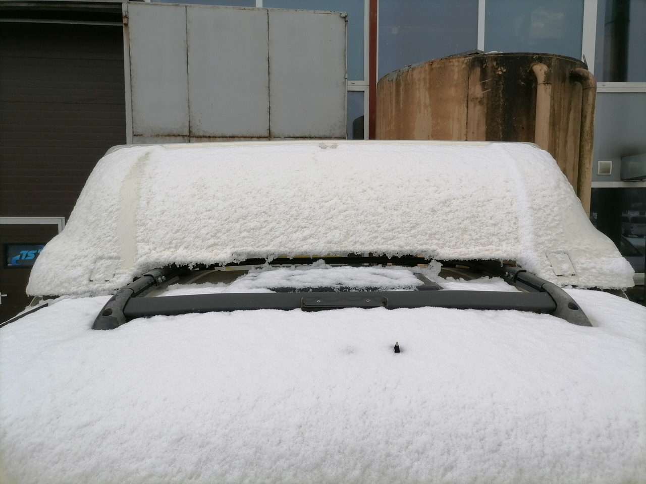 Scania Scania cab wind deflector, roof 1757973 - Aerodynamik/ Spoiler för Lastbil: bild 2 Scania Scania cab wind deflector, roof 1757973 - Aerodynamik/ Spoiler för Lastbil: bild 2