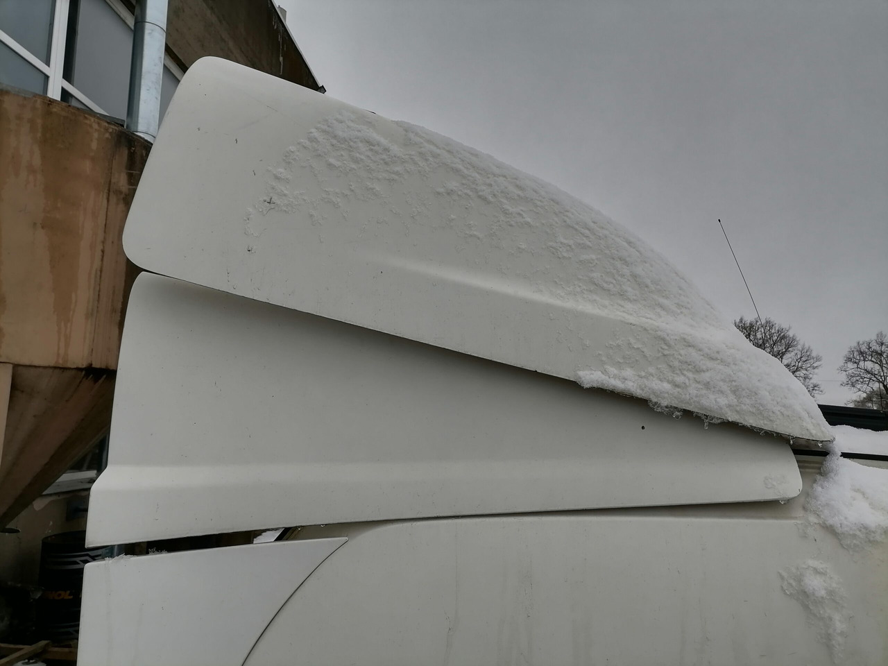 Scania Scania cab wind deflector, roof 1757973 - Aerodynamik/ Spoiler för Lastbil: bild 3 Scania Scania cab wind deflector, roof 1757973 - Aerodynamik/ Spoiler för Lastbil: bild 3