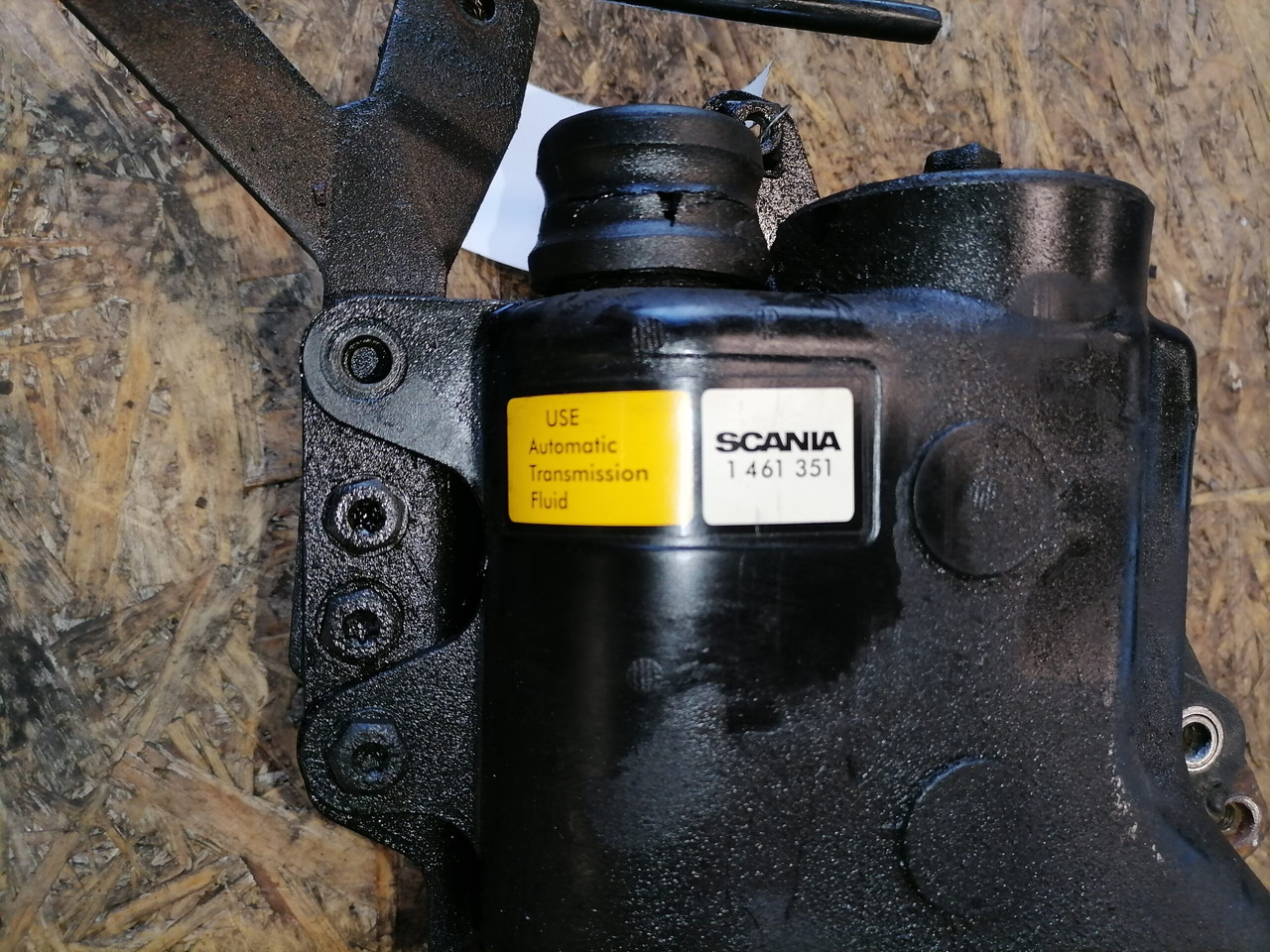Scania Scania steering oil tank 1461351 - Servoslang för Lastbil: bild 4 Scania Scania steering oil tank 1461351 - Servoslang för Lastbil: bild 4