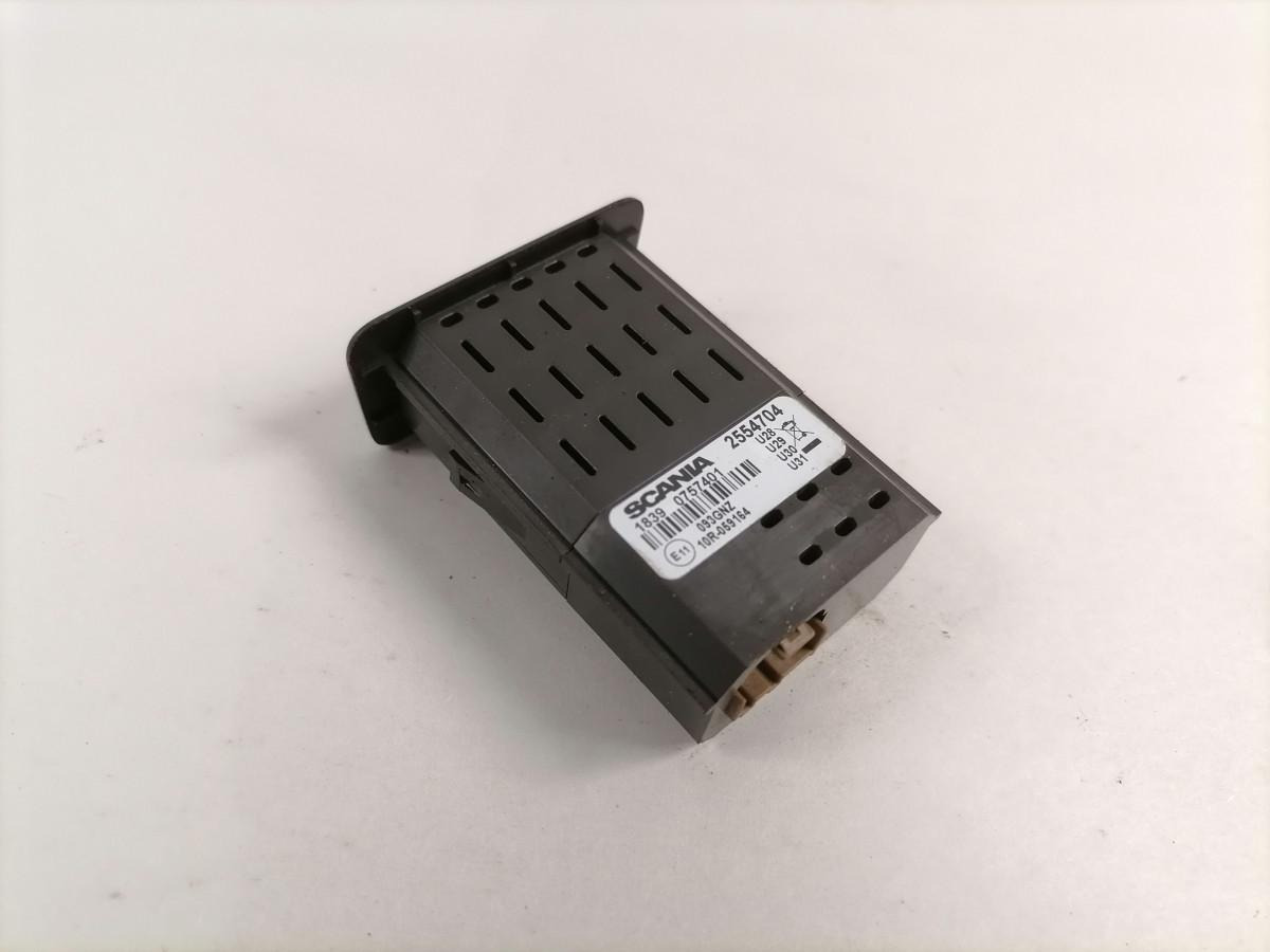 Scania USB pistiku paneel 2554704 - Elektriskt system för Lastbil: bild 4 Scania USB pistiku paneel 2554704 - Elektriskt system för Lastbil: bild 4