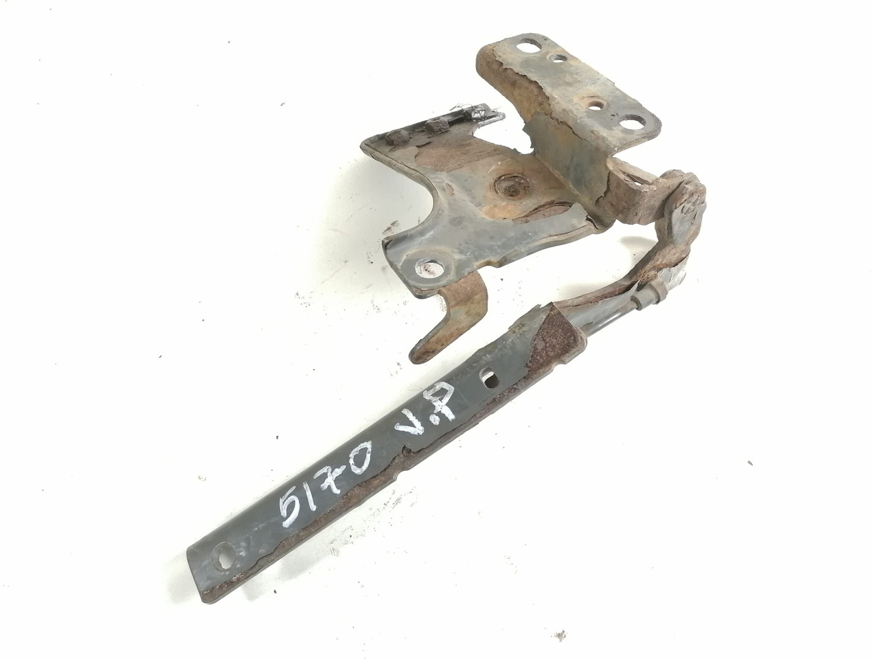 Scania lower grille carrier hinge 1727263 - Galler för Lastbil: bild 1 Scania lower grille carrier hinge 1727263 - Galler för Lastbil: bild 1