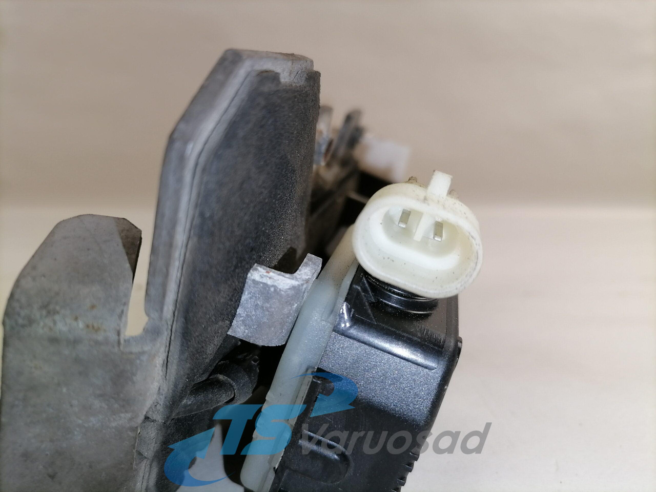 Volvo Iluvõre lukk 82208559 - Galler för Lastbil: bild 3 Volvo Iluvõre lukk 82208559 - Galler för Lastbil: bild 3