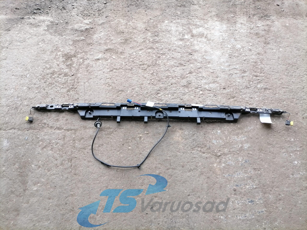 Volvo Kabiini reklaamvalgusti liist 82903982 - Ljus/ Belysning för Lastbil: bild 1 Volvo Kabiini reklaamvalgusti liist 82903982 - Ljus/ Belysning för Lastbil: bild 1