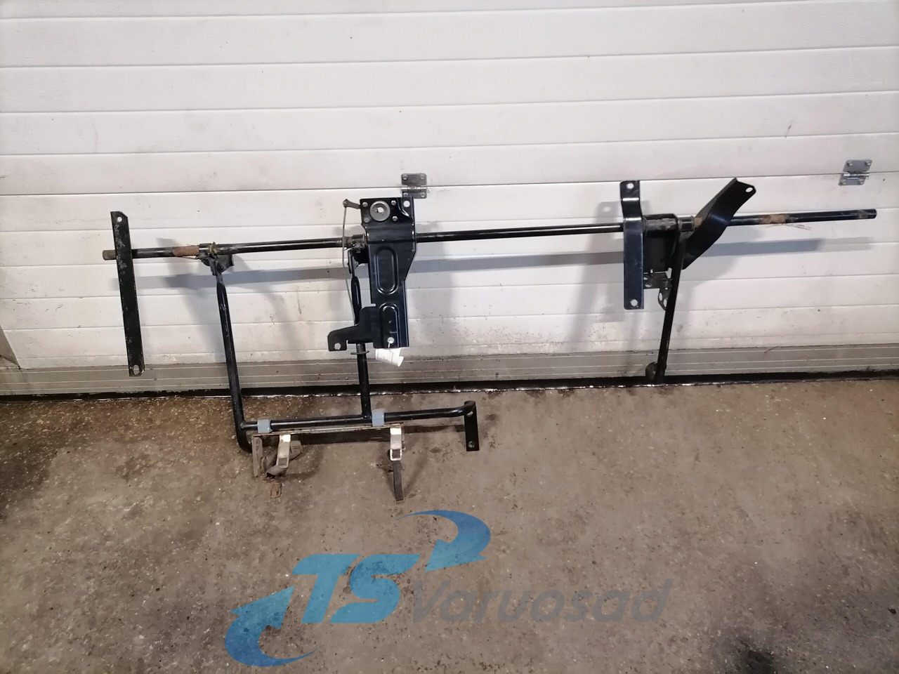 Volvo Kabiini tuulesuunaja kandur 82211420 - Universaldel för Lastbil: bild 2 Volvo Kabiini tuulesuunaja kandur 82211420 - Universaldel för Lastbil: bild 2