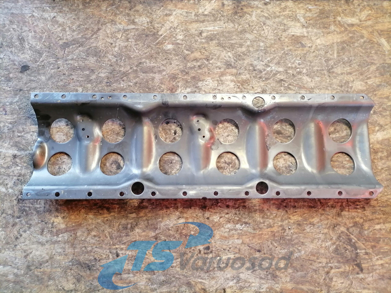 Volvo Ladder frame 20499612 - Oljetråg för Lastbil: bild 3 Volvo Ladder frame 20499612 - Oljetråg för Lastbil: bild 3