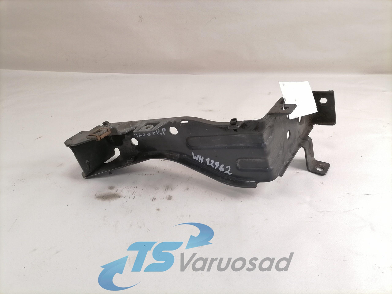 Volvo Light bracket 82285617 - Ljus/ Belysning för Lastbil: bild 3 Volvo Light bracket 82285617 - Ljus/ Belysning för Lastbil: bild 3