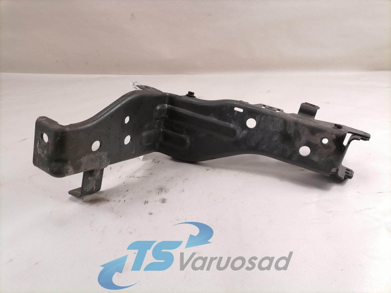 Volvo Light bracket 82285617 - Ljus/ Belysning för Lastbil: bild 1 Volvo Light bracket 82285617 - Ljus/ Belysning för Lastbil: bild 1