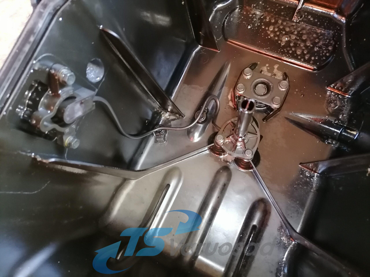 Volvo Oil sump 20493972 - Oljetråg för Lastbil: bild 4 Volvo Oil sump 20493972 - Oljetråg för Lastbil: bild 4